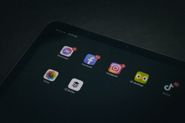 AI-Powered Facebook Algorithm: Smart Feature for Better Feed